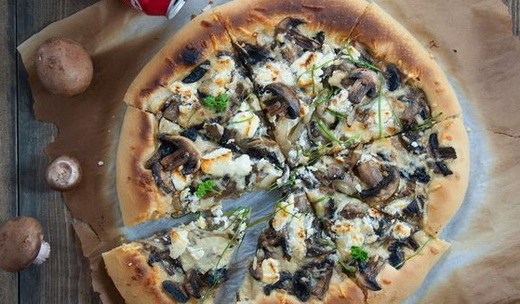 Пицца с грибами зонтиками