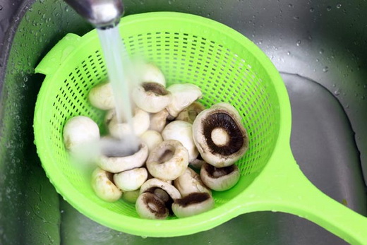 Мытье грибов после очистки