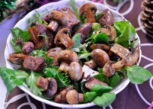 Салат из печени с грибами сыроежками